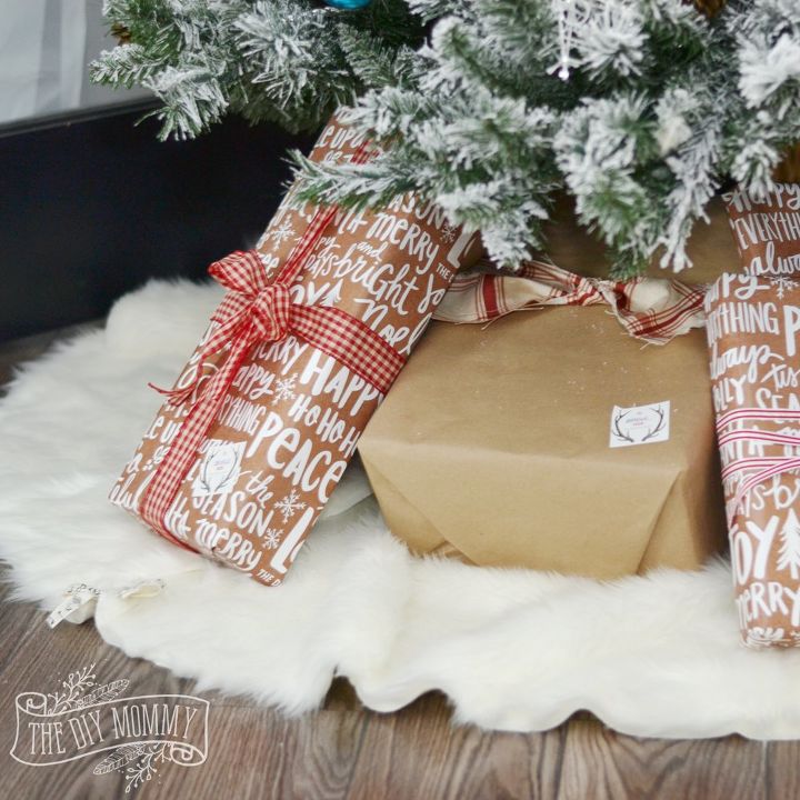 diy no sew faux fur christmas tree skirt, christmas decorations, crafts, seasonal holiday decor