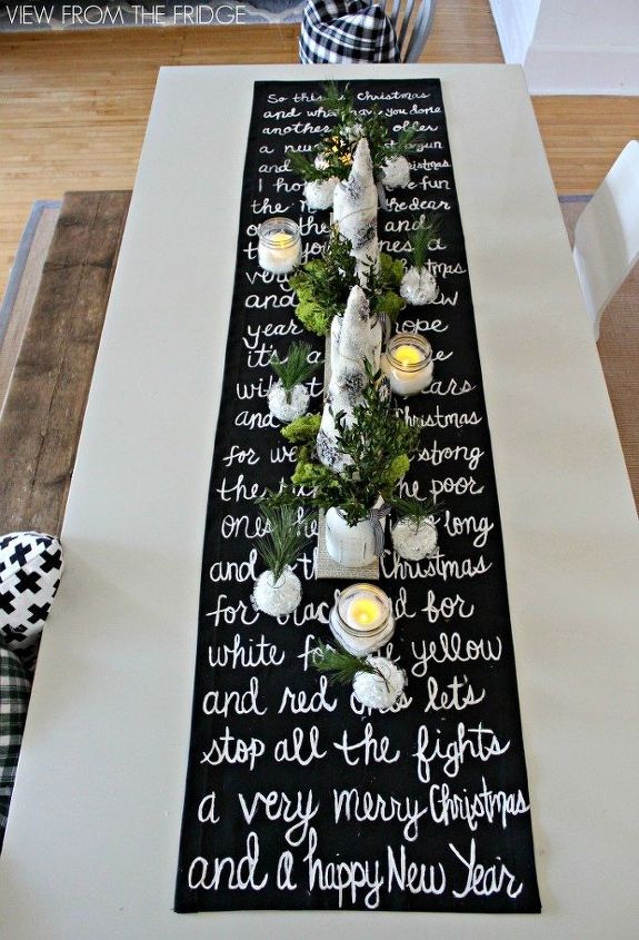 camino de mesa con letra de cancin navidea en blanco y negro homeforchristmas