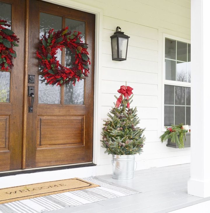 our farmhouse christmas front porch, christmas decorations, porches, seasonal holiday decor