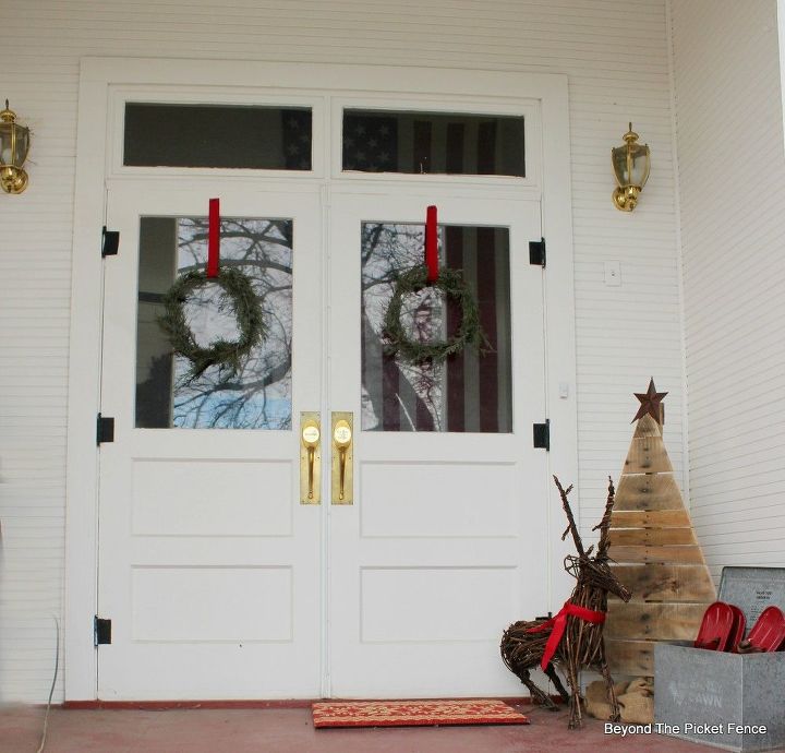 a winter woodland christmas, christmas decorations, home decor, seasonal holiday decor