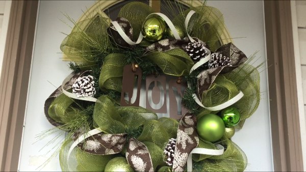 easy wreath that looks fabulous, christmas decorations, crafts, seasonal holiday decor, wreaths