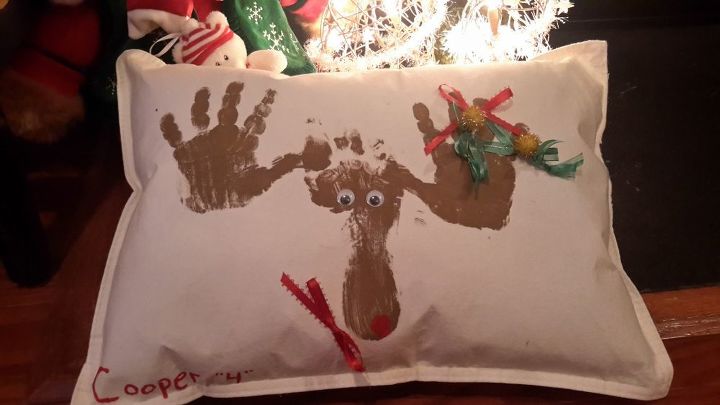 cute placemat reindeer pillows with hand and feet prints 30dayflip, christmas decorations, crafts, seasonal holiday decor