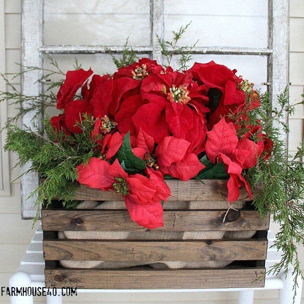 9 magnficas formas de utilizar una caja de madera para navidad, Haz una jardinera para el porche