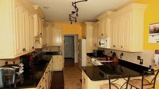 I Have White Cabinets And Travertine Floors What Kind Of