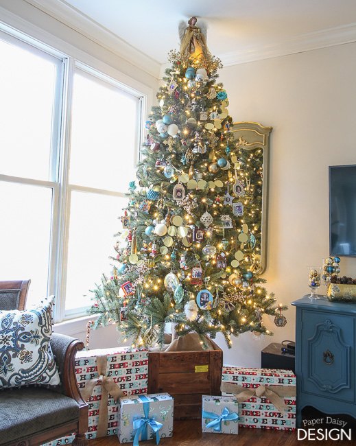 gleaming teal and gold christmas, christmas decorations, home decor, seasonal holiday decor