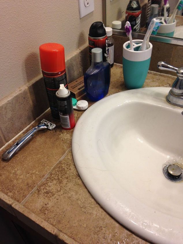 estanteria de bano diy para una maquinilla de afeitar y un cortabarbas bano