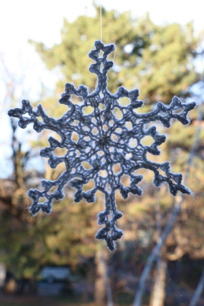 diy knitted snowflakes, christmas decorations, crafts, seasonal holiday decor