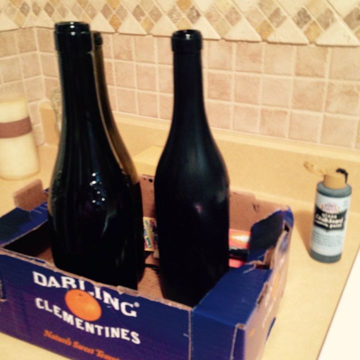 garrafas de vinho de quadro negro que mudam com a estao