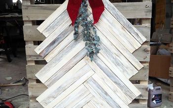 Pallet and Lath Christmas Tree