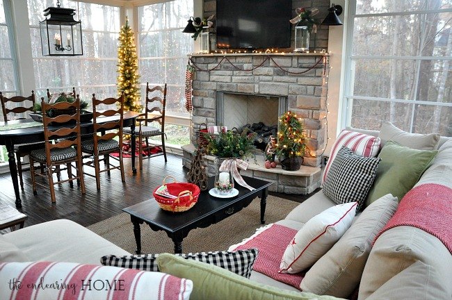 cozy christmas back porch, christmas decorations, decks, home decor, porches, seasonal holiday decor