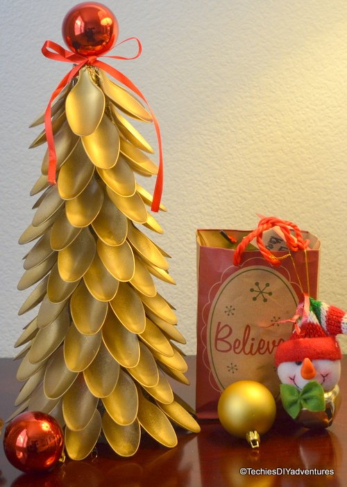 diy spoon christmas tree, christmas decorations, crafts, repurposing upcycling, seasonal holiday decor