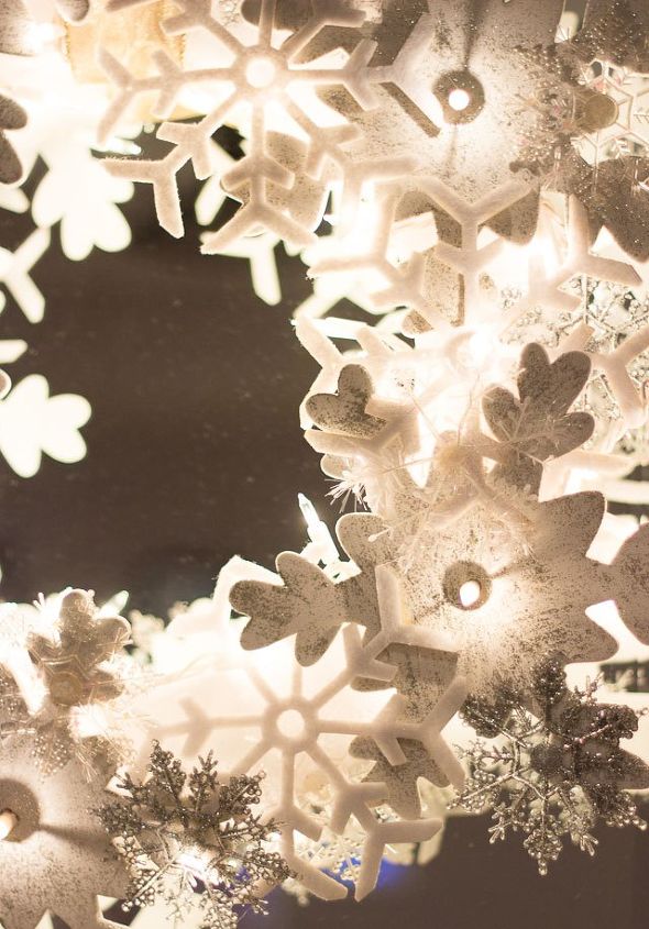 glowing snowflake wreath, christmas decorations, crafts, seasonal holiday decor, wreaths