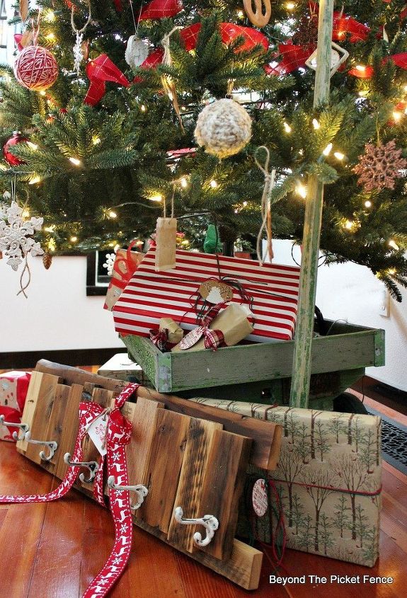 scrap wood coat hook, christmas decorations, seasonal holiday decor, woodworking projects