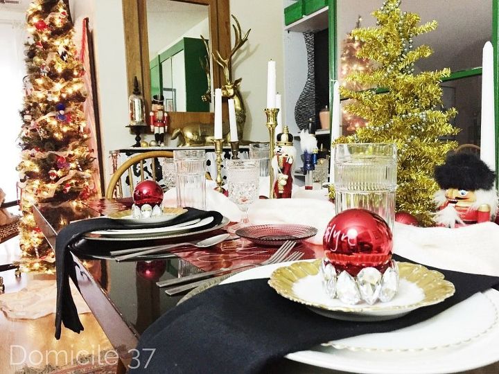 s you haven t seen christmas til you ve seen these 14 breathtaking homes, christmas decorations, seasonal holiday decor, Shining n Shimmering Tablescape