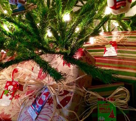 how to wrap a gift, christmas decorations, seasonal holiday decor
