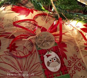 how to wrap a gift, christmas decorations, seasonal holiday decor