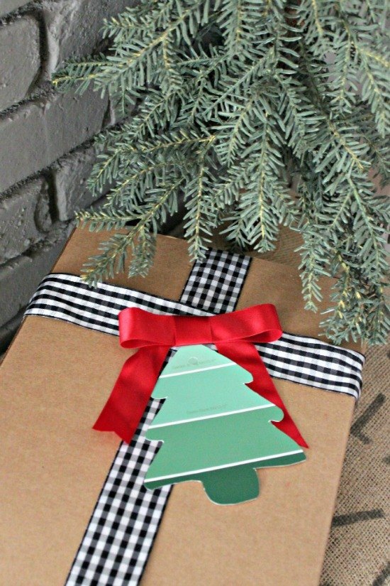 23 ideas navideas fciles para el ltimo minuto, Inspiraci n para envolver regalos Etiquetas de regalo con chip de pintura homefortheholidays