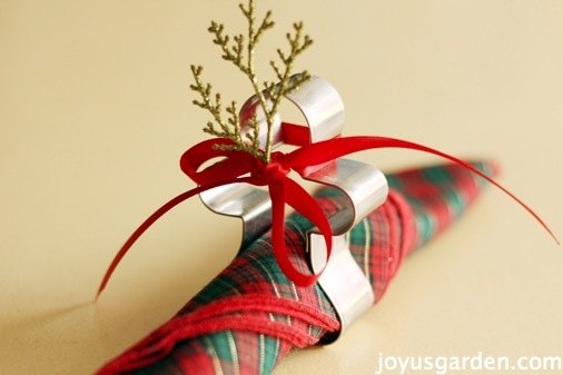 two christmas napkin ring ideas, christmas decorations, crafts, seasonal holiday decor