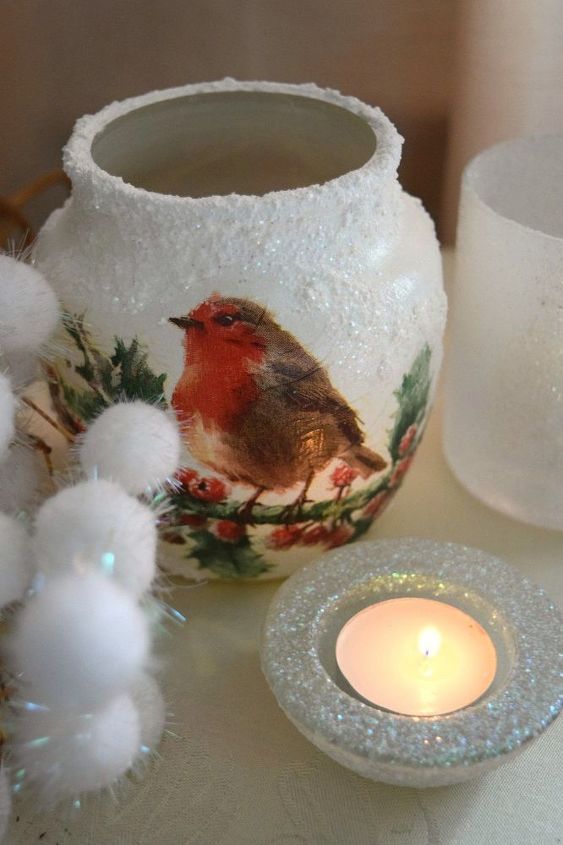 reutilize um jarro de vela antigo para criar este castial de natal