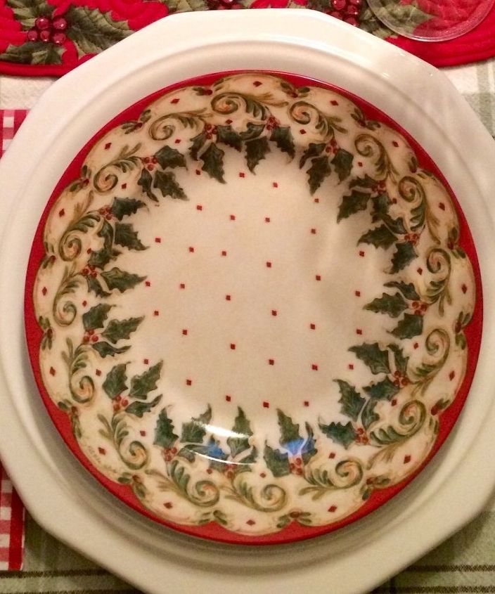 mesa de navidad jazzy, Plato de ensalada con borde de acebo