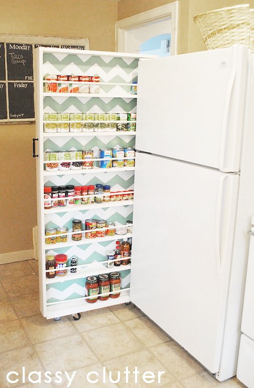 23 maneras increblemente inteligentes de eliminar el desorden, Bricolaje Almacenamiento oculto armario de almacenamiento de alimentos enlatados
