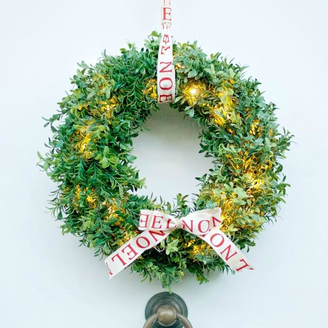 s 14 string light ideas that are cozier than your bed, bedroom ideas, lighting, Light Wrapped Wreath