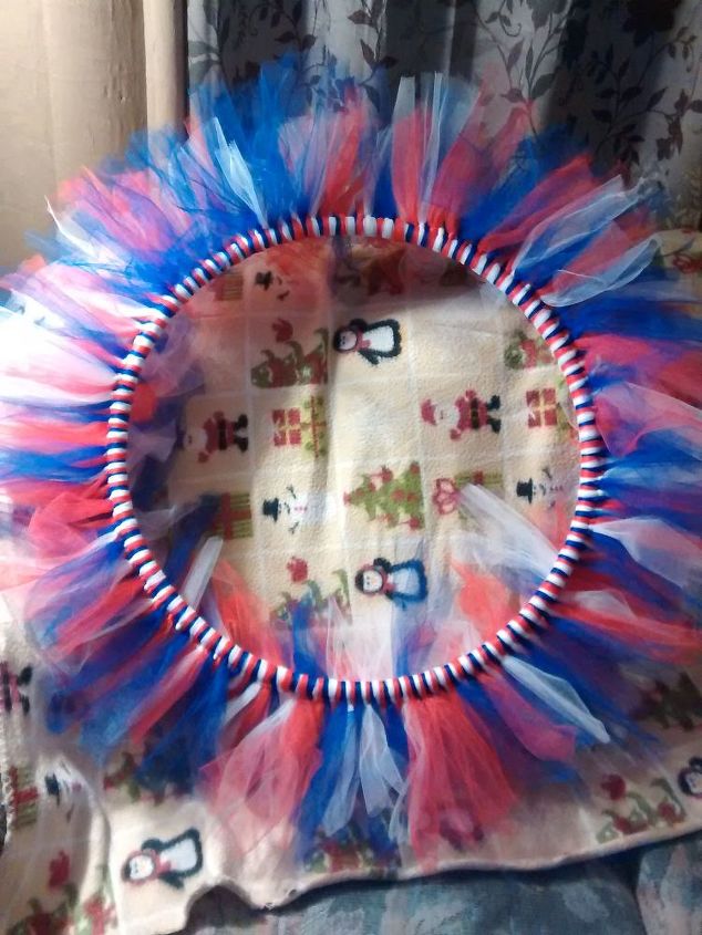 captain america wreath, crafts, wreaths, Here the hula hoop is covered by the tulle