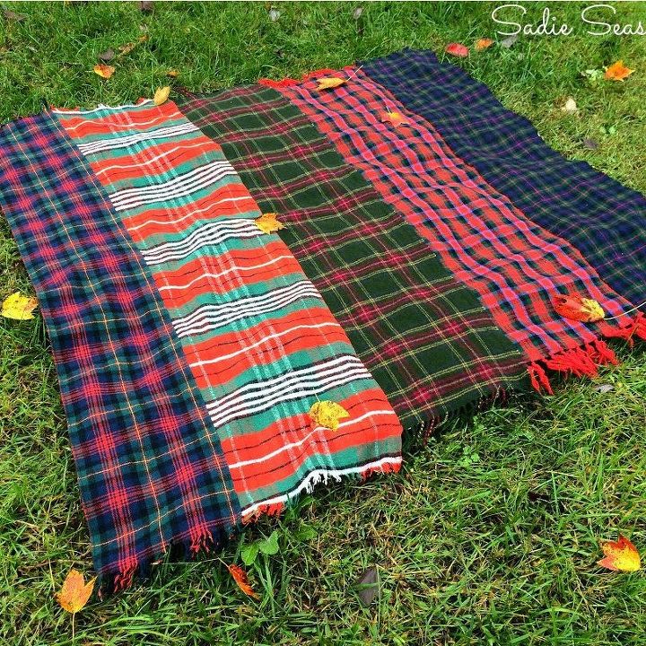 13 impresionantes ideas para usar pedazos de tela, Bufandas de lana para una manta acogedora