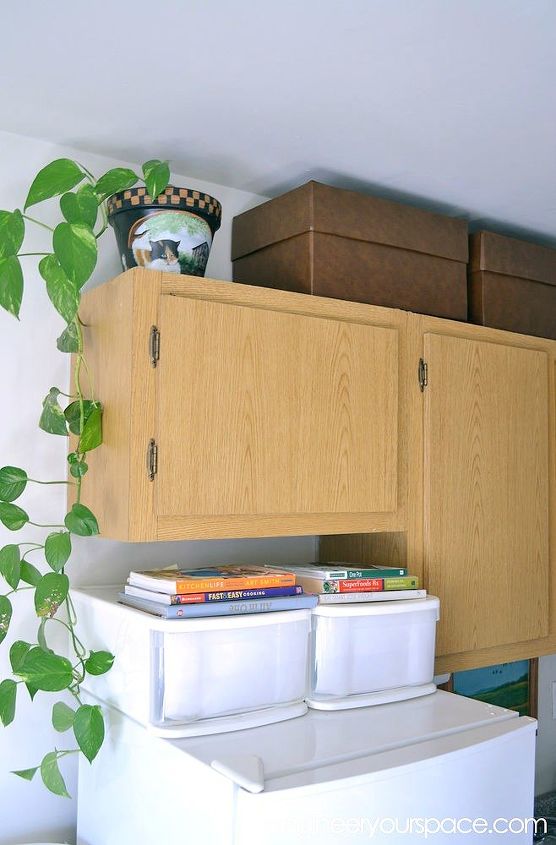 14 ideas de almacenamiento para ahorrar espacio que harn que tu casa parezca mucho ms, Ideas para cocinas peque as En vertical para ganar espacio de almacenamiento