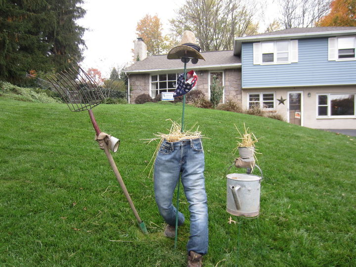 the scarecrow of the invisible man, gardening, Sorry Not the best picure The close ups are much better Check out my NEW blogspot to see additional close ups