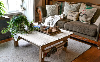 Una mesa de centro de madera de palet con estilo de chatarra que CUALQUIERA puede hacer