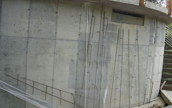 Muro de contención vertical de hormigón tallado