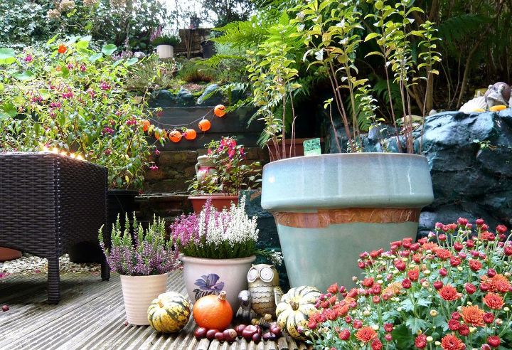 patios fall garden decor flowers, container gardening, gardening, outdoor living, patio, seasonal holiday decor