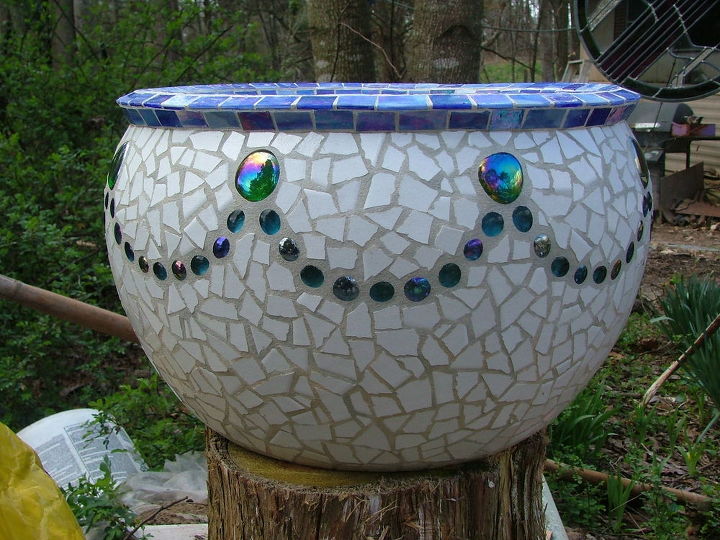 large mosaic urn made from tile and glass, crafts, tiling