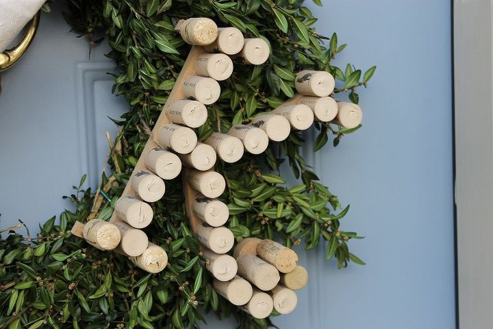 wine cork monogrammed boxwood wreath, repurposing upcycling, seasonal holiday d cor, wreaths, Wine Cork Monogram