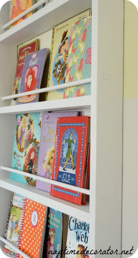 escalera de 5 dlares en un mercadillo convertida en librera infantil