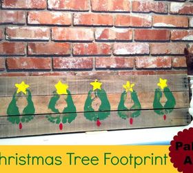 christmas tree pallet art idea with footprints, christmas decorations, crafts, pallet, Footprint Christmas Tree Pallet Art