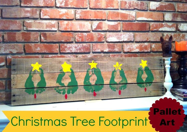 christmas tree pallet art idea with footprints, christmas decorations, crafts, pallet, Footprint Christmas Tree Pallet Art