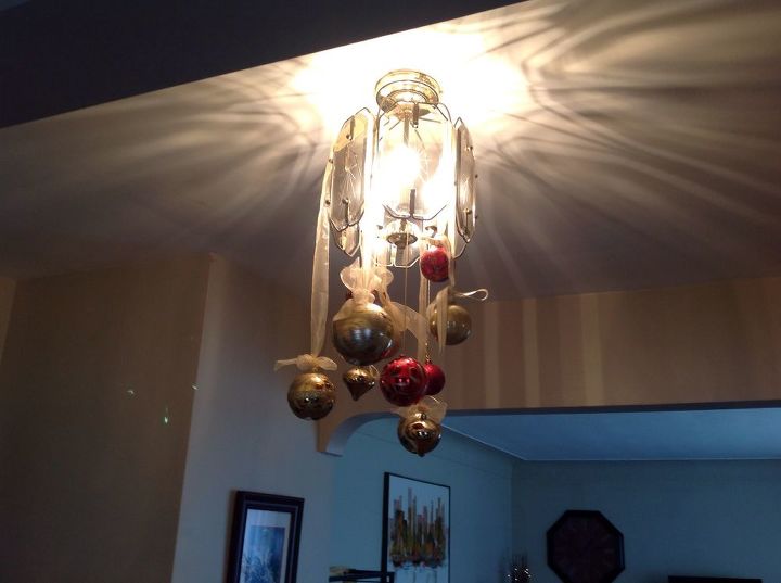 how to decorate a light for christmas