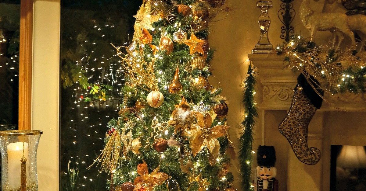 Golden Elegance Christmas Decor | Hometalk