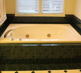 where is the motor located for this jacuzzi whirlpool tub, Jacuzzi tub with 4 jets