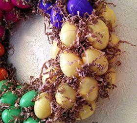 easter egg wreath, easter decorations, seasonal holiday d cor, wreaths, Plastic Easter eggs and shredded paper basket filler makes for a really pretty wreath