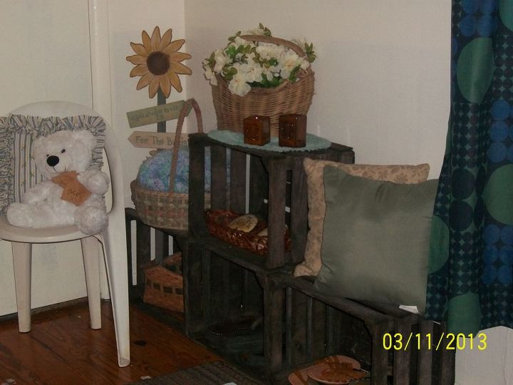pallets bed, painted furniture, pallet, corner unit using crates In the guest bedroom