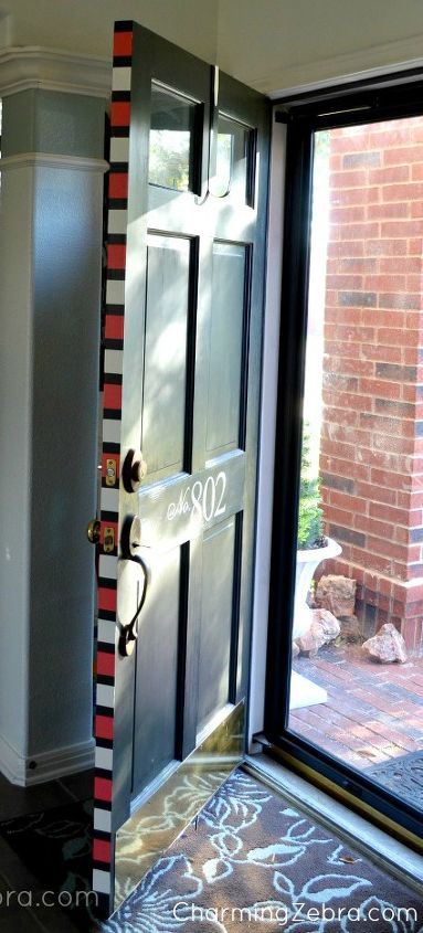 how to give your front door some pizazz while keeping the traditional look, doors, Painted pattern on edge of the front door