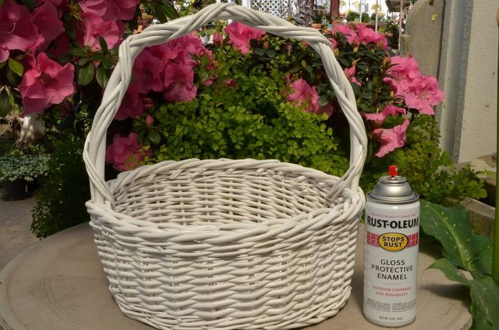 cestas de pscoa para jardins de fadas e sorteio, Pegue aquela cesta velha do por o ou da garagem e d uma repaginada com um pouco de tinta spray