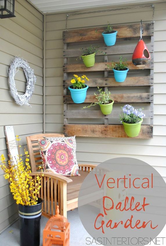 diy vertical pallet garden with colorful pots, flowers, gardening, pallet, repurposing upcycling