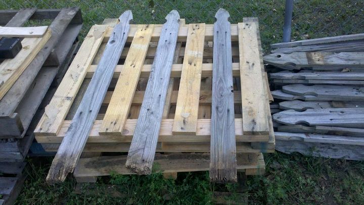 re purposing pallets, diy, fences, how to, pallet, repurposing upcycling, Pallet fence panel before trimming the rotten wood and painting