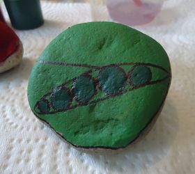 vegetable plant markers rock, crafts, Once the first coat was dry I added a darker green for the peas