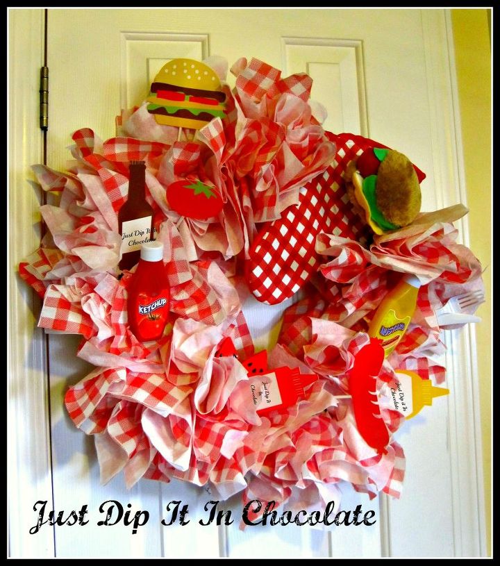 celebrate summer with a picnic paper napking wreath, crafts, seasonal holiday decor, wreaths, You can leave it just with the napkins an looks pretty enough