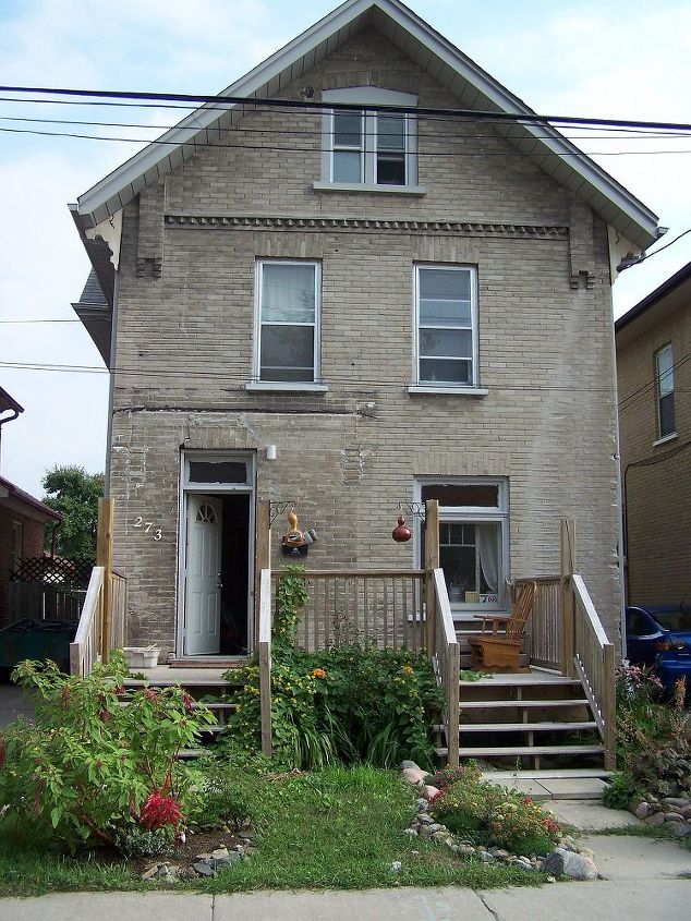 q ick what to do with the brick on this house, concrete masonry, curb appeal, painting, Look at the next few photos to see the close up of the bricks for those saying nothing is wrong with the brick lol oye yoy yoy its bad